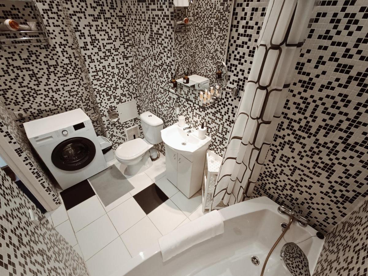 Centrally Located Studio Apartment Riga Bagian luar foto