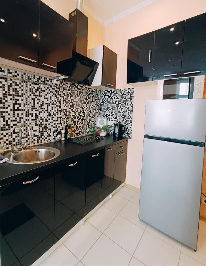 Centrally Located Studio Apartment Riga Bagian luar foto