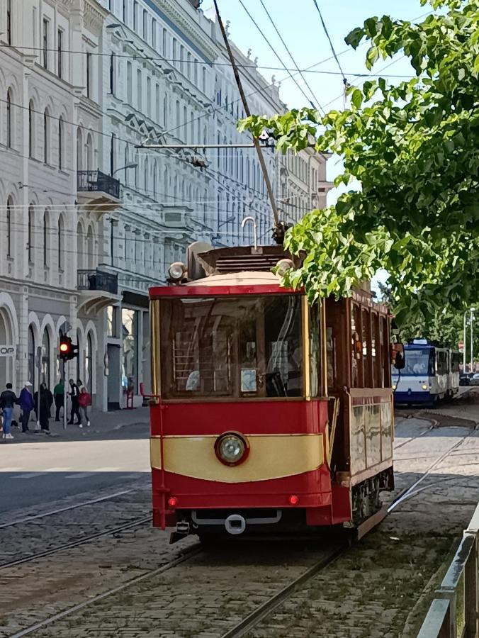 Centrally Located Studio Apartment Riga Bagian luar foto